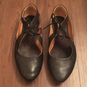 Black Pointed Flats with Laces